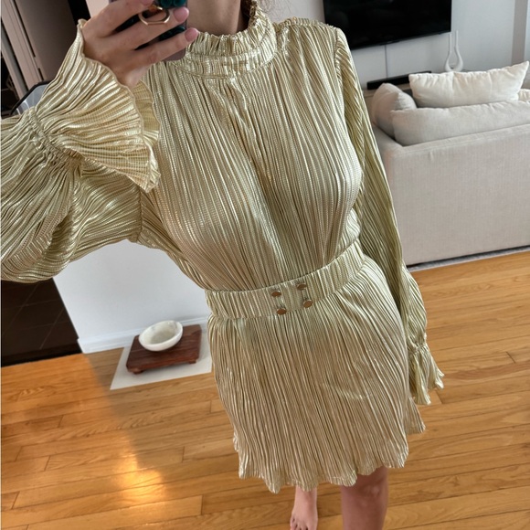 Gold long sleeve mini dress - Picture 2 of 3